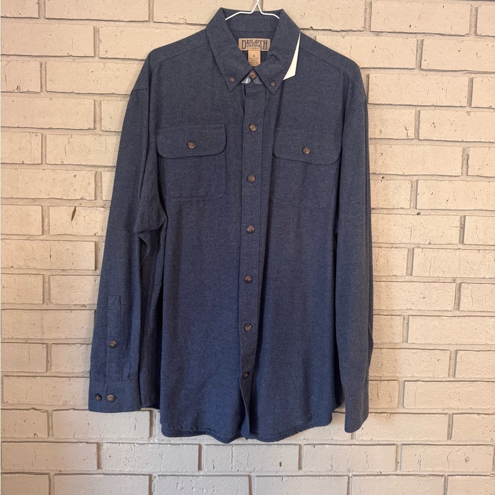 Duluth Trading Co Men's Navy Button Down flannel Shirt size Medium NWOT